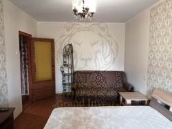 1 комнатная улучшенка  на Жилпоселке 5/9