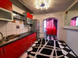 3-х комнатная квартира на Таврическом в кирпичном доме