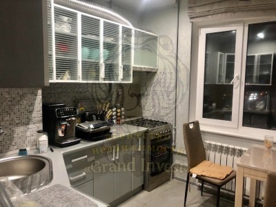 1 комнатная на Таврическом с Ремонтом